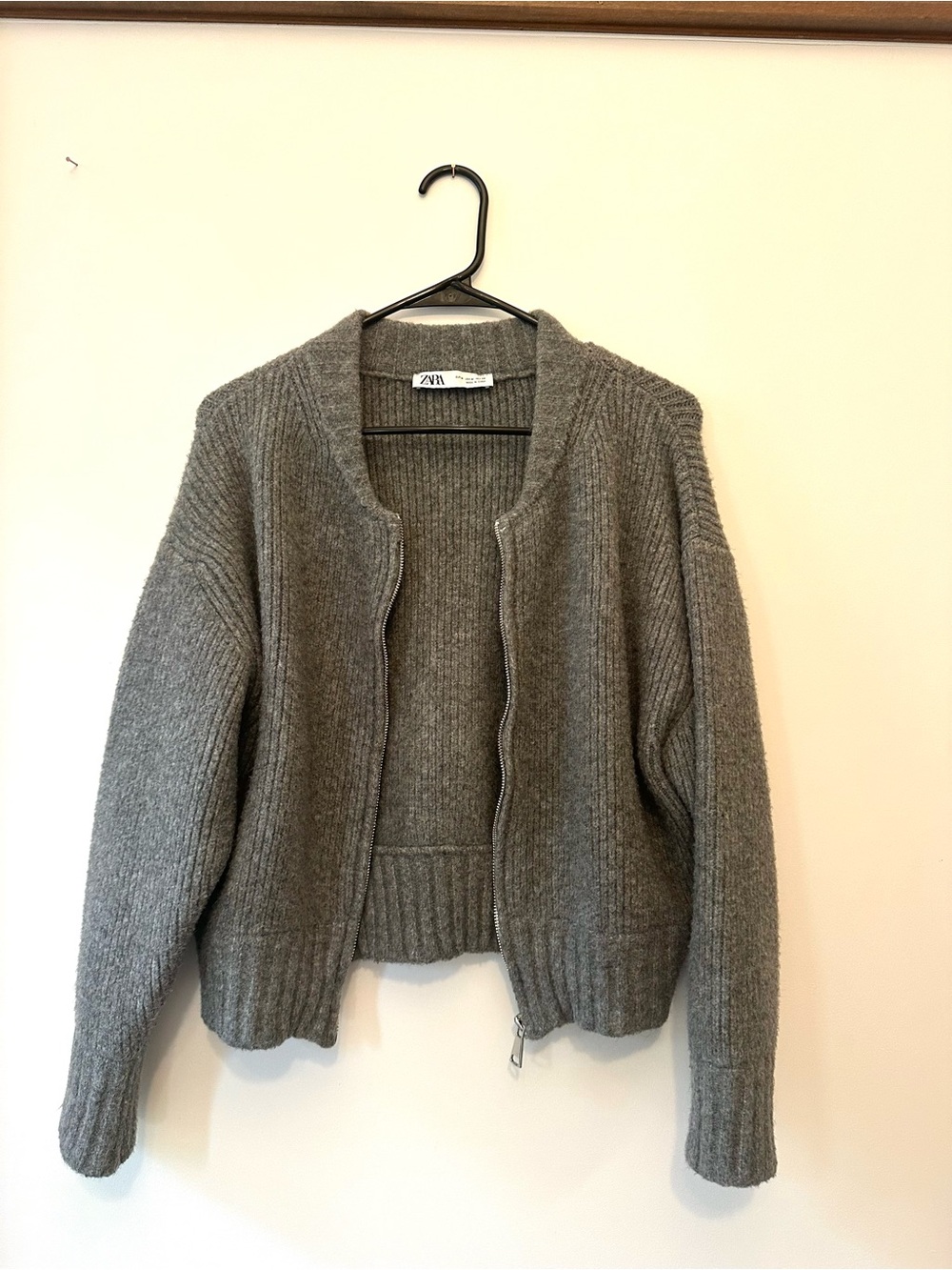 Zara Gray Ribbed Zip-Front Knit Cardigan Jacket